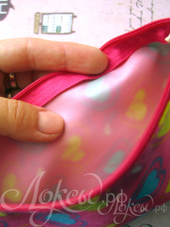 Косметичка на молнии. Розовая. принт "Сердечки". Текстиль + полимерное покрытие. 19 см × 2 см × 10 см