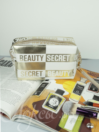 Косметичка "Beauty Secret", эко-кожа. 18 см × 8 см × 11 см. Белая.